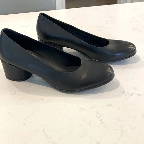 Ecco | Shoes | New Ecco Dress Classic 35 Black Leather Blockheeled Pump  Classic 2 Pumps | Poshmark